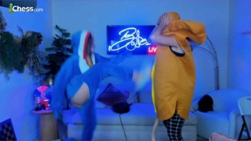 andrea botez bare ass flash accidental twitch stream video