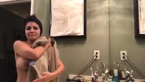 streamer accidental boob slip after shower live