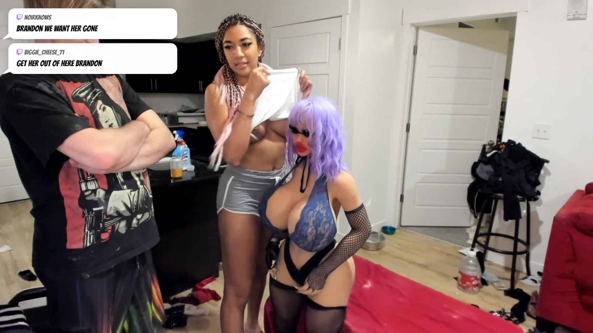 streamer lifts top accidently shows tits
